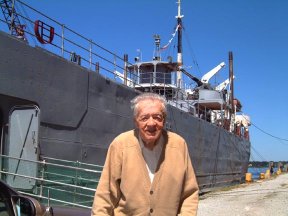 Lt Commander Sidney Muskin visiting LST 393 in 2002